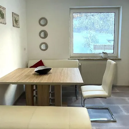 Schoene Ferienwohnung, Familienfreundlich 130m2 アパート グライフェンブルク