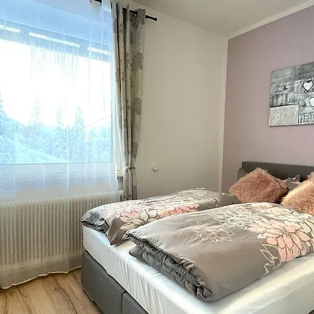 Schoene Ferienwohnung, Familienfreundlich 130m2 アパート グライフェンブルク