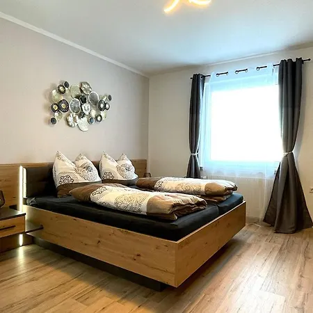 Apartament Schoene Ferienwohnung, Familienfreundlich 130m2 Greifenburg